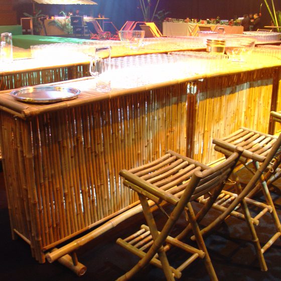 Tabourets et bars en bambous