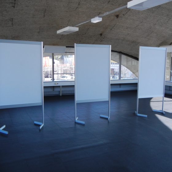 Panneaux d'exposition modulables recto-verso