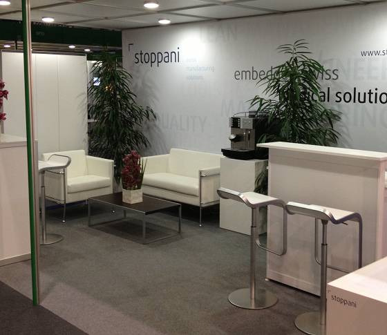 Desk d'accueil et comtoir d'exposition blanc